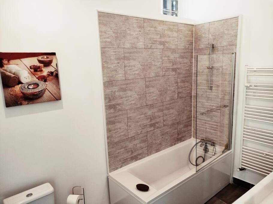 Superbe Maison Renovee Avec Agreable Jardin Sainte-Catherine  Bagian luar foto